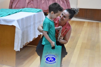 Festa do Caderno: alunos recebem seu primeiro caderno de deveres | Inf. 5
