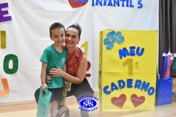 Festa do Caderno: alunos recebem seu primeiro caderno de deveres | Inf. 5