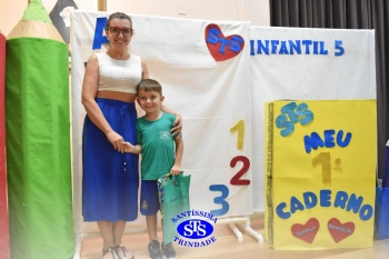 Festa do Caderno: alunos recebem seu primeiro caderno de deveres | Inf. 5