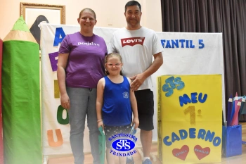 Festa do Caderno: alunos recebem seu primeiro caderno de deveres | Inf. 5