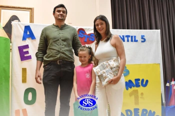 Festa do Caderno: alunos recebem seu primeiro caderno de deveres | Inf. 5