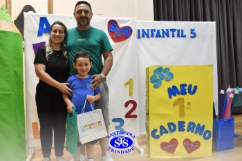 Festa do Caderno: alunos recebem seu primeiro caderno de deveres | Inf. 5