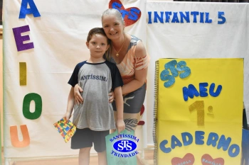 Festa do Caderno: alunos recebem seu primeiro caderno de deveres | Inf. 5