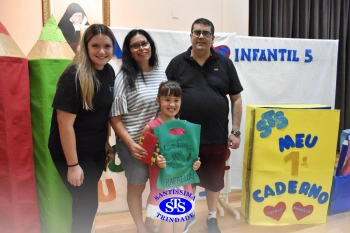 Festa do Caderno: alunos recebem seu primeiro caderno de deveres | Inf. 5