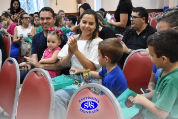 Festa do Caderno: alunos recebem seu primeiro caderno de deveres | Inf. 5