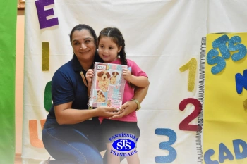 Festa do Caderno: alunos recebem seu primeiro caderno de deveres | Inf. 5