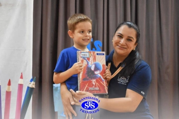 Festa do Caderno: alunos recebem seu primeiro caderno de deveres | Inf. 5