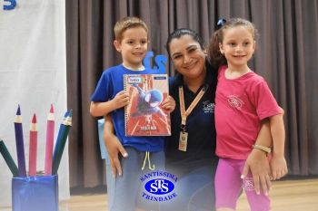 Festa do Caderno: alunos recebem seu primeiro caderno de deveres | Inf. 5