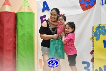 Festa do Caderno: alunos recebem seu primeiro caderno de deveres | Inf. 5