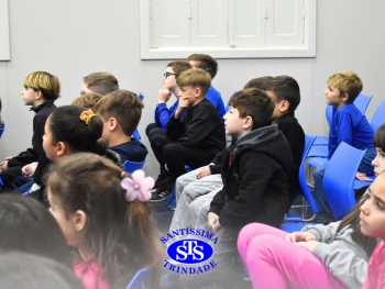 Turmas do 2º ano aprendem sobre as profissões