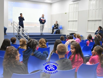 Turmas do 2º ano aprendem sobre as profissões