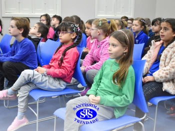 Turmas do 2º ano aprendem sobre as profissões