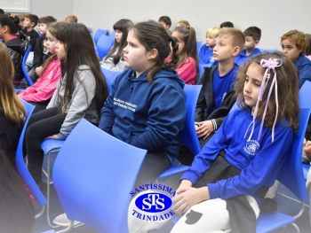 Turmas do 2º ano aprendem sobre as profissões