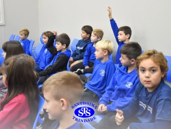 Turmas do 2º ano aprendem sobre as profissões