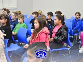 Turmas do 2º ano aprendem sobre as profissões