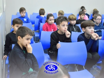 Turmas do 2º ano aprendem sobre as profissões