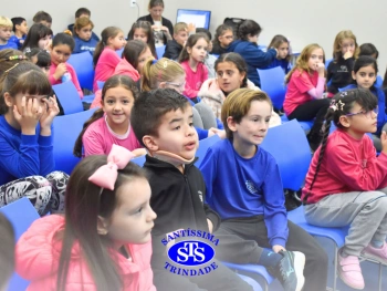 Turmas do 2º ano aprendem sobre as profissões