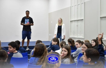 Espírito de equipe nos jogos é tema de bate-papo com os alunos do 6º e do 8º ano