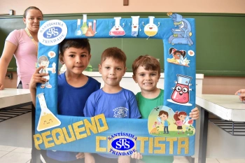 Alunos exploram o Laboratório de Ciências em sua primeira aula | Inf. 4