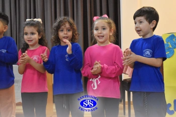 Festa do Caderno: Infantil 5C - Profª Adriana