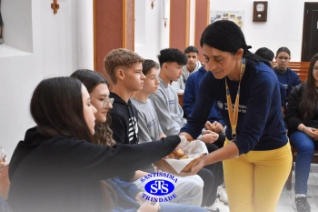 Alunos dos Anos Finais e do Ensino Médio celebram a Páscoa
