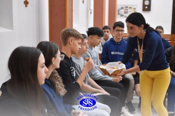 Alunos dos Anos Finais e do Ensino Médio celebram a Páscoa