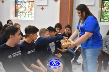 Alunos dos Anos Finais e do Ensino Médio celebram a Páscoa