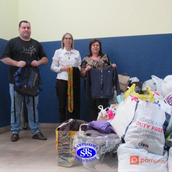 Colégio realiza entrega de agasalhos arrecadados durante campanha