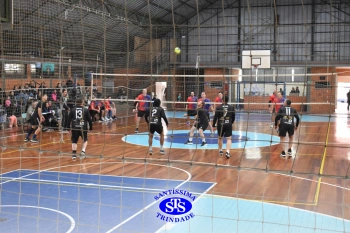 1º Torneio Franciscano de Vôlei Masculino Adulto reúne famílias no Ginásio do Colégio