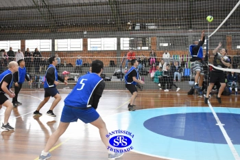 1º Torneio Franciscano de Vôlei Masculino Adulto reúne famílias no Ginásio do Colégio