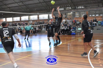 1º Torneio Franciscano de Vôlei Masculino Adulto reúne famílias no Ginásio do Colégio
