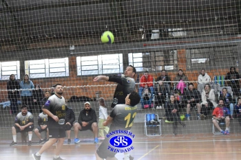1º Torneio Franciscano de Vôlei Masculino Adulto reúne famílias no Ginásio do Colégio