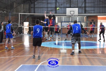 1º Torneio Franciscano de Vôlei Masculino Adulto reúne famílias no Ginásio do Colégio