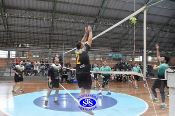 1º Torneio Franciscano de Vôlei Masculino Adulto reúne famílias no Ginásio do Colégio