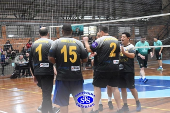 1º Torneio Franciscano de Vôlei Masculino Adulto reúne famílias no Ginásio do Colégio