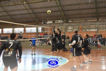 1º Torneio Franciscano de Vôlei Masculino Adulto reúne famílias no Ginásio do Colégio