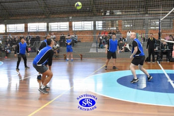 1º Torneio Franciscano de Vôlei Masculino Adulto reúne famílias no Ginásio do Colégio