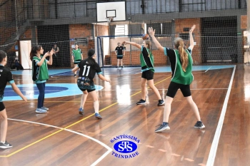 Alunos de 6º e de 7º ano participam dos Jogos Interséries Franciscanos