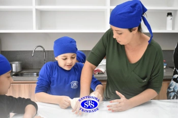 Alunos fazem pães para a Celebração de Páscoa | 1º ano