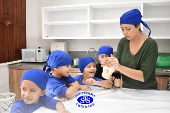 Alunos fazem pães para a Celebração de Páscoa | 1º ano