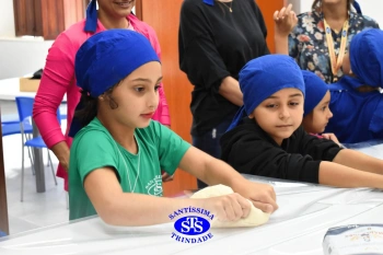 Alunos fazem pães para a Celebração de Páscoa | 1º ano