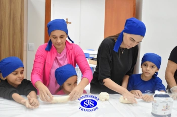 Alunos fazem pães para a Celebração de Páscoa | 1º ano
