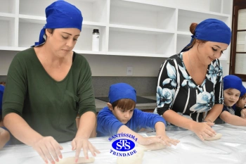 Alunos fazem pães para a Celebração de Páscoa | 1º ano