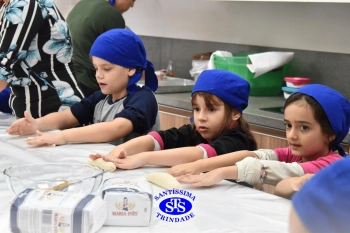 Alunos fazem pães para a Celebração de Páscoa | 1º ano