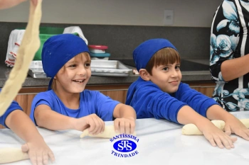 Alunos fazem pães para a Celebração de Páscoa | 1º ano