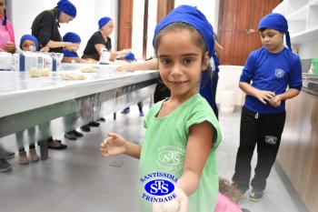 Alunos fazem pães para a Celebração de Páscoa | 1º ano