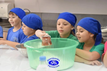 Alunos fazem pães para a Celebração de Páscoa | 1º ano