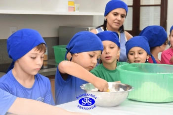 Alunos fazem pães para a Celebração de Páscoa | 1º ano