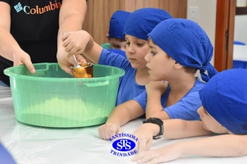 Alunos fazem pães para a Celebração de Páscoa | 1º ano