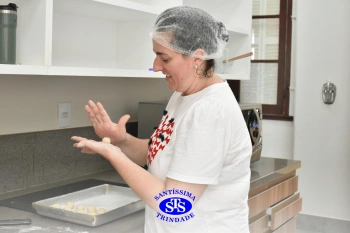 Alunos fazem pães para a Celebração de Páscoa | 1º ano